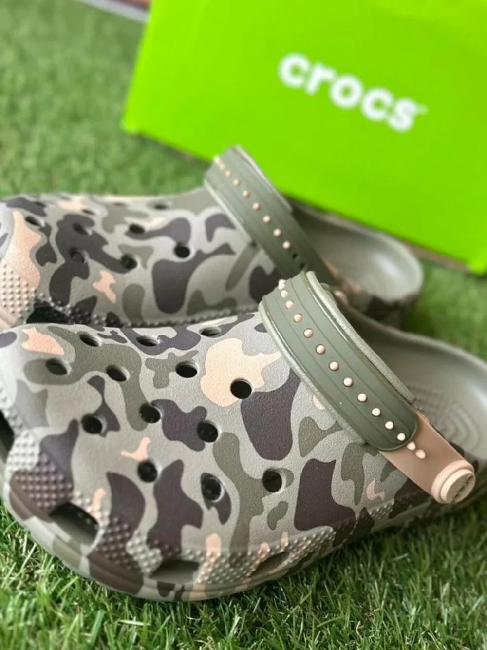 🪖 Brand New Crocs Classic Snap Backstrap Camo Clogs – Kids J6 | Camo/Multi | Or